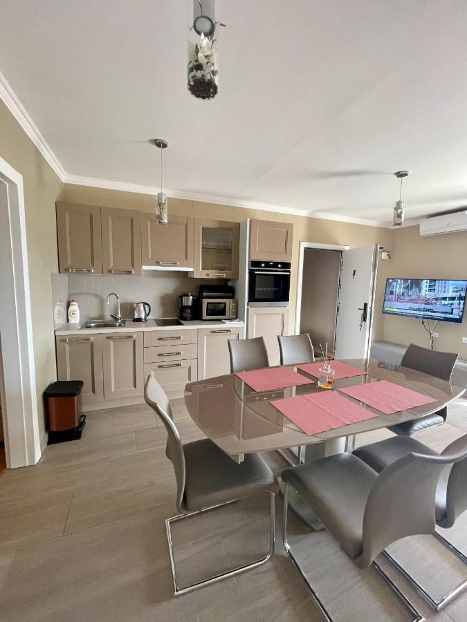 Apartments Prestige ペトルチャネ エクステリア 写真