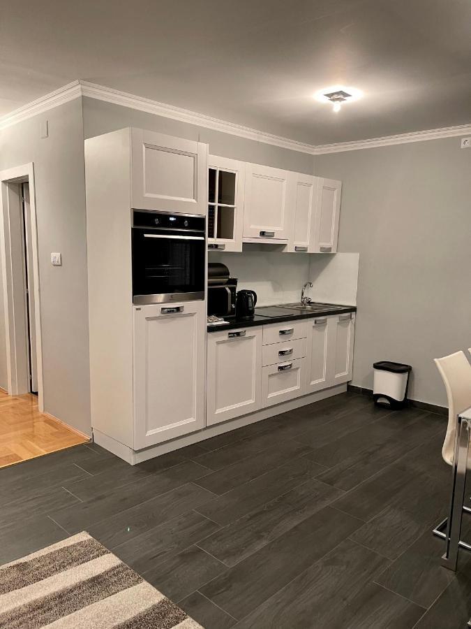 Apartments Prestige ペトルチャネ エクステリア 写真