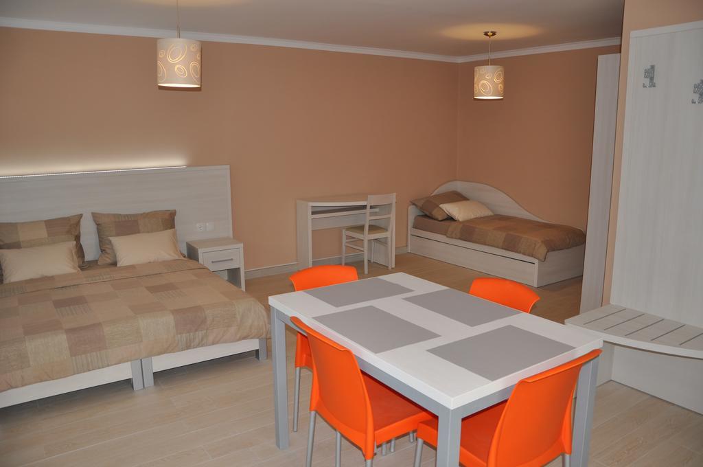 Apartments Prestige ペトルチャネ エクステリア 写真