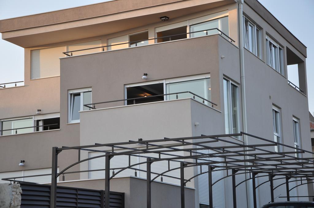 Apartments Prestige ペトルチャネ エクステリア 写真