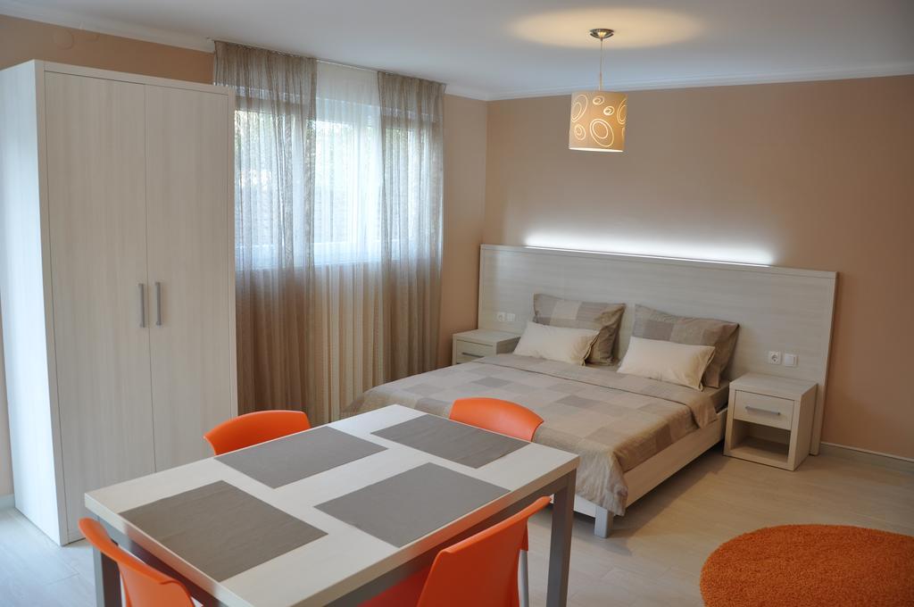 Apartments Prestige ペトルチャネ エクステリア 写真