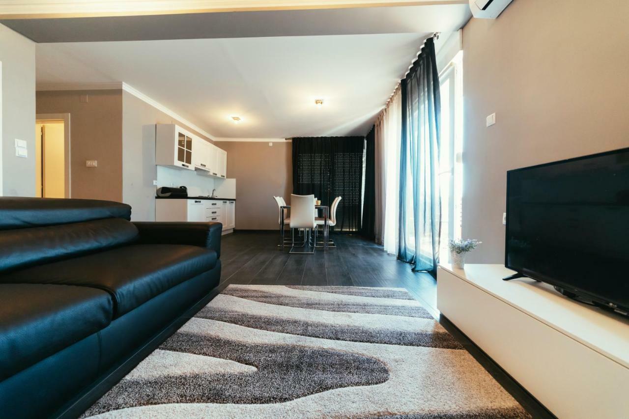 Apartments Prestige ペトルチャネ エクステリア 写真