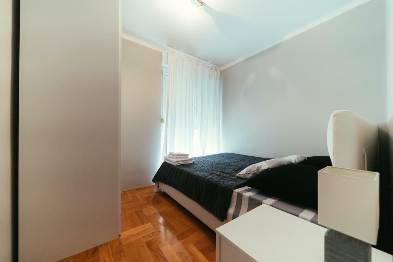 Apartments Prestige ペトルチャネ エクステリア 写真