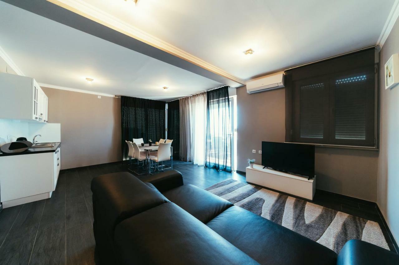 Apartments Prestige ペトルチャネ エクステリア 写真