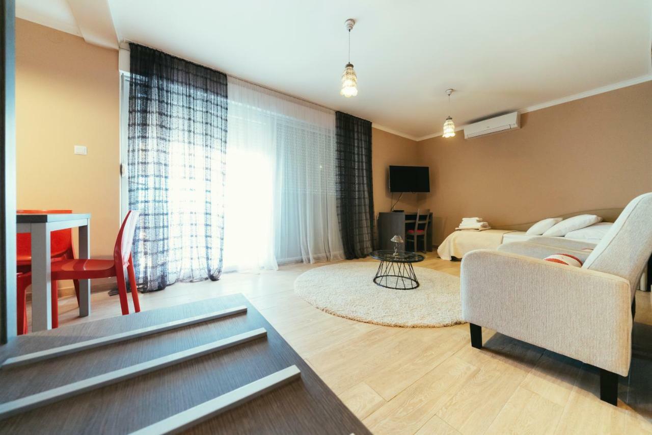 Apartments Prestige ペトルチャネ エクステリア 写真