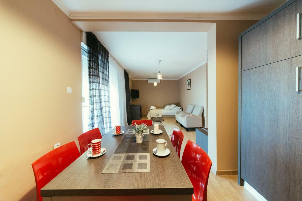 Apartments Prestige ペトルチャネ エクステリア 写真