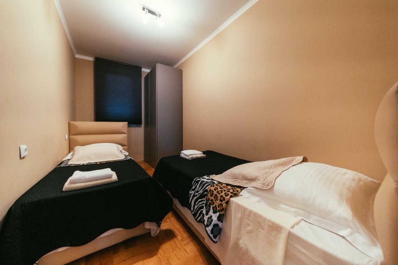 Apartments Prestige ペトルチャネ エクステリア 写真