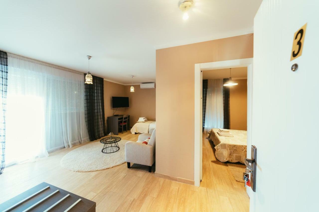 Apartments Prestige ペトルチャネ エクステリア 写真