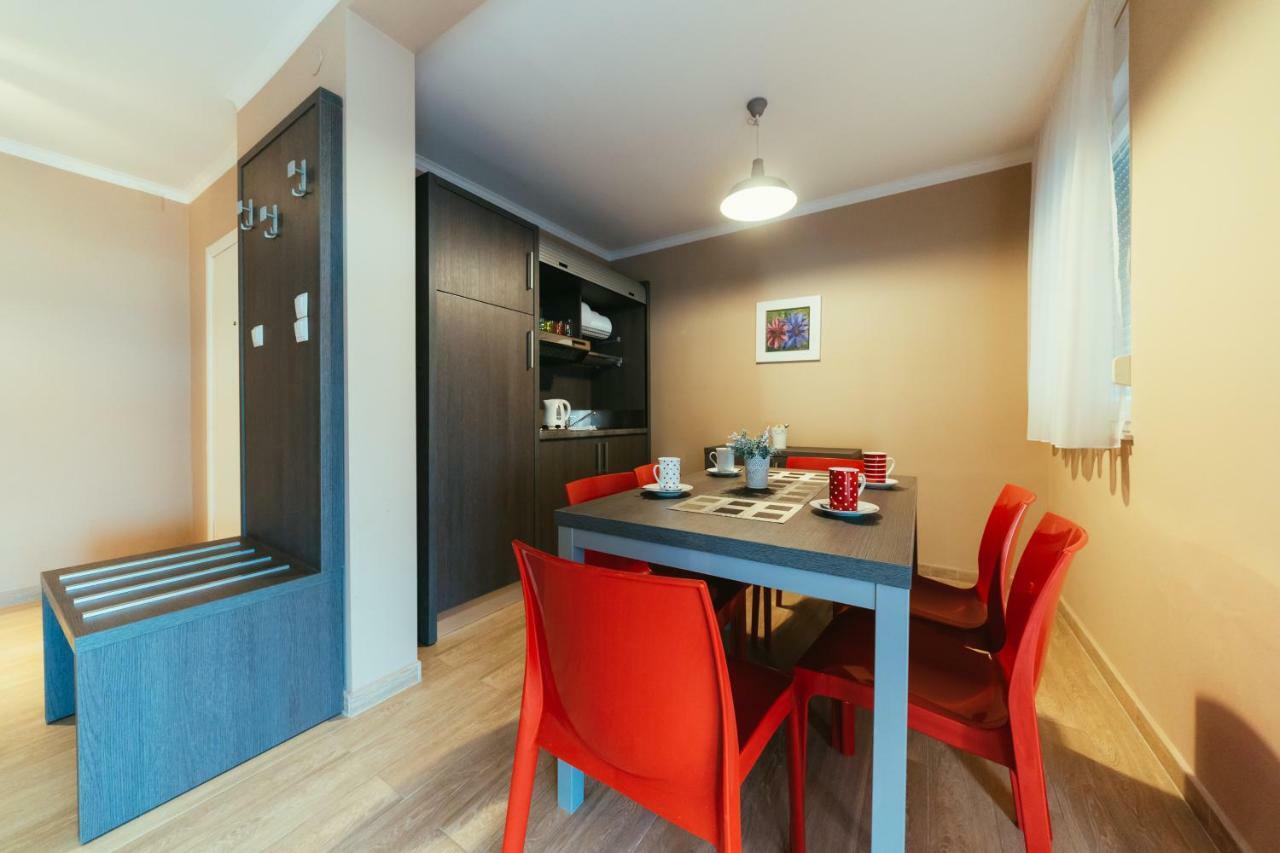 Apartments Prestige ペトルチャネ エクステリア 写真