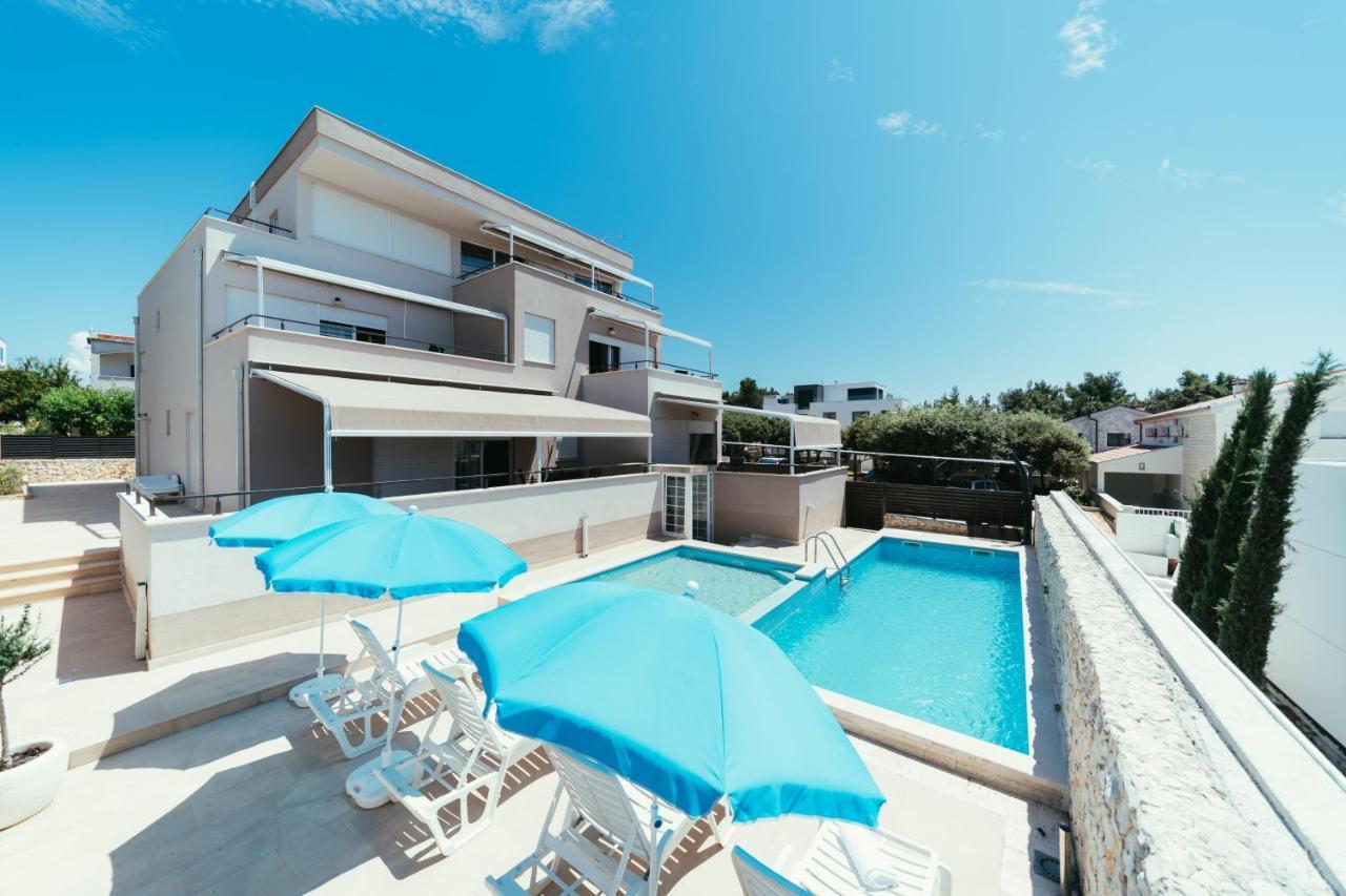 Apartments Prestige ペトルチャネ エクステリア 写真