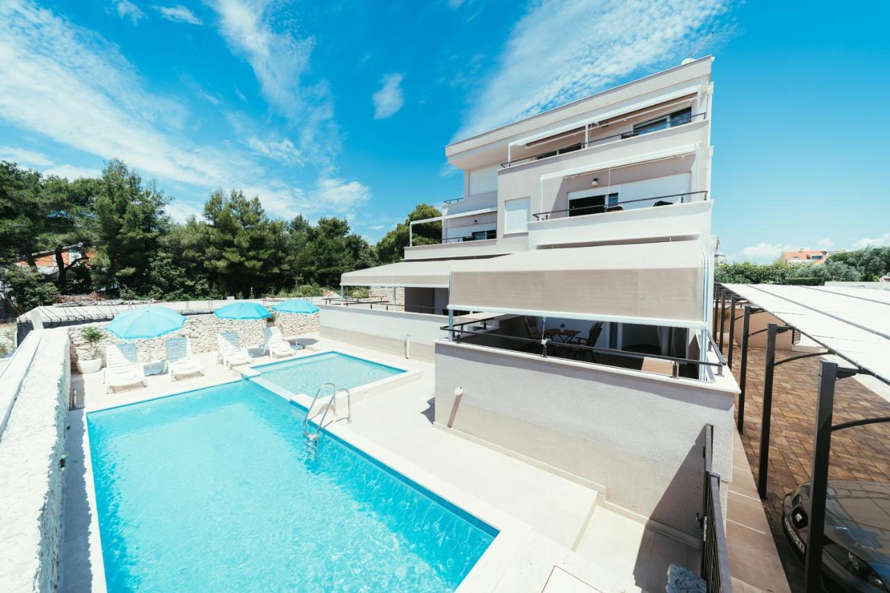 Apartments Prestige ペトルチャネ エクステリア 写真
