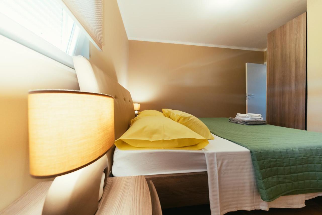 Apartments Prestige ペトルチャネ エクステリア 写真