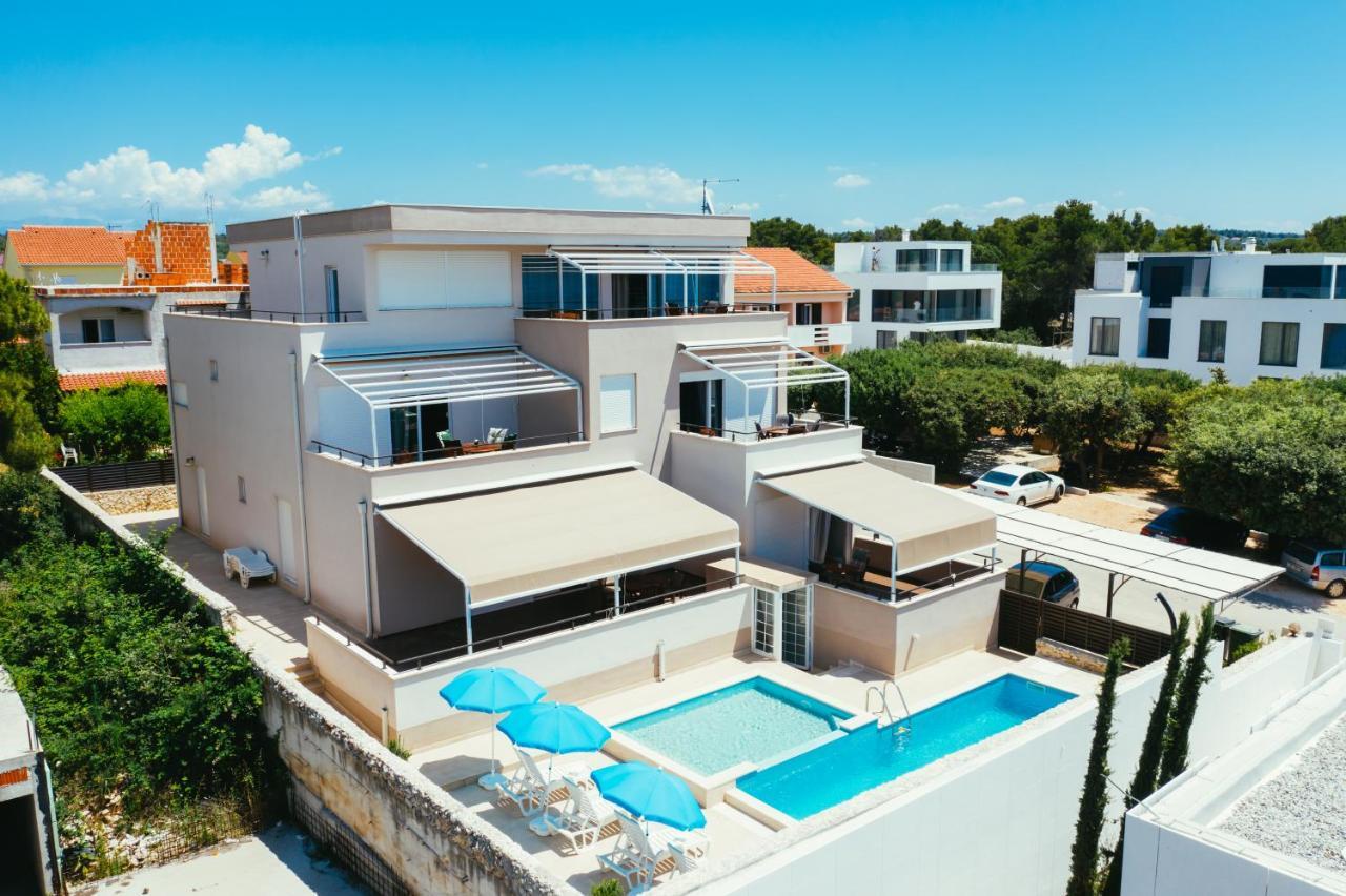 Apartments Prestige ペトルチャネ エクステリア 写真